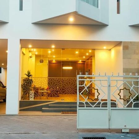 Ayman Syariah Hotel Surabaja Zewnętrze zdjęcie
